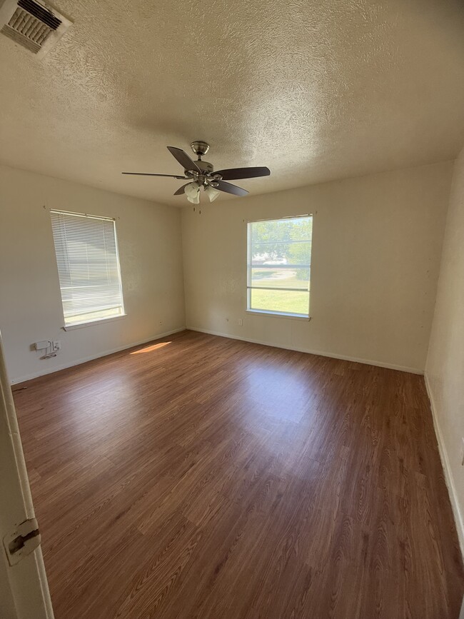 Photo - 3493 Country Club Rd