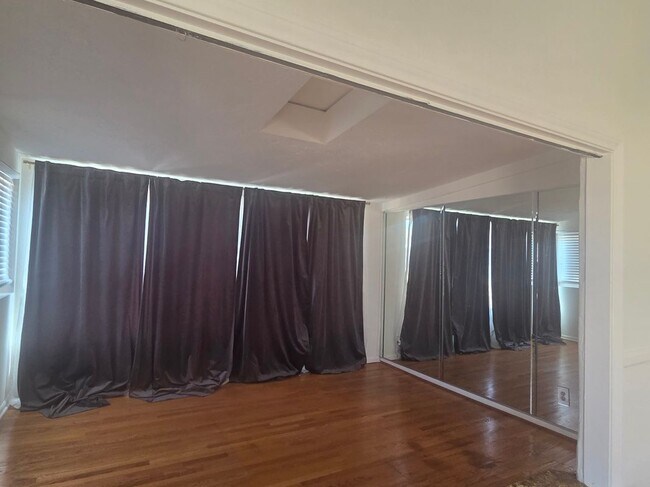 1330 S Ridgeley Dr