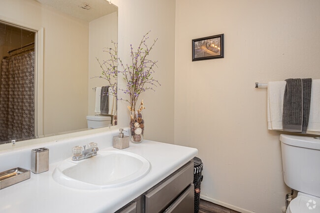 2BR, 1.5BA - 936SF