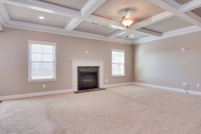 Photo - 260 Wentworth Pl