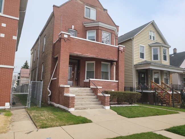 Building Photo - 8429 S Marquette Ave Unit 1
