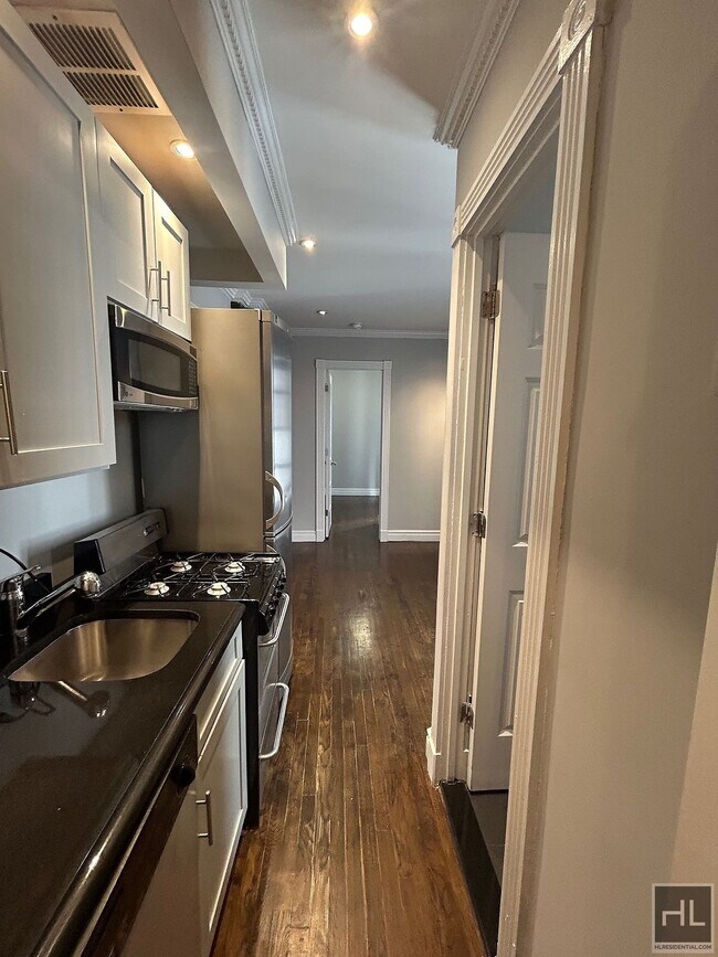 Photo - East 13th Street Unidad 5C