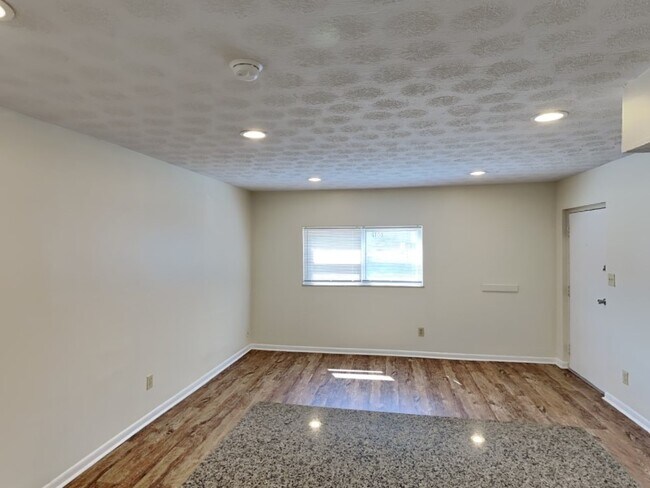 1620-1636 Indianola Ave-1630