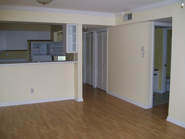 Photo - 1201 Laurel Ave Unit 106