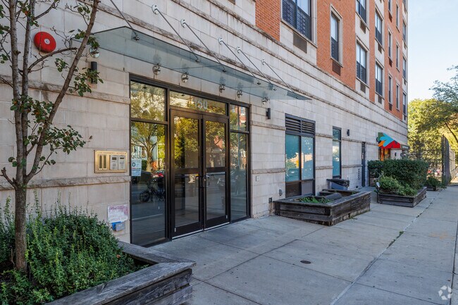 Entrance - 150 Clermont