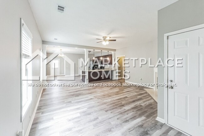 Photo - 440 Tree Line Dr