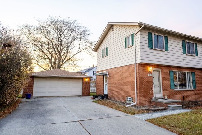 Photo - 28115 Little Mack Ave