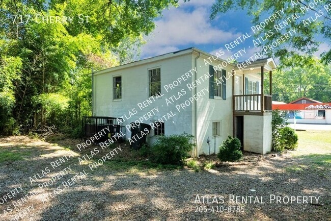 Photo - 717 Cherry St