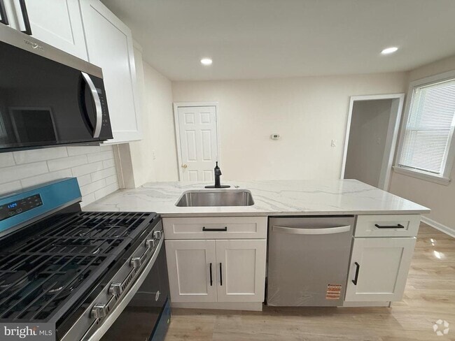 Building Photo - 141 Rancocas Rd Rental