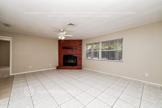 Photo - 130 NE Madison Cir N