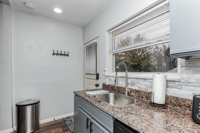 Photo - 729 Savannah Ave