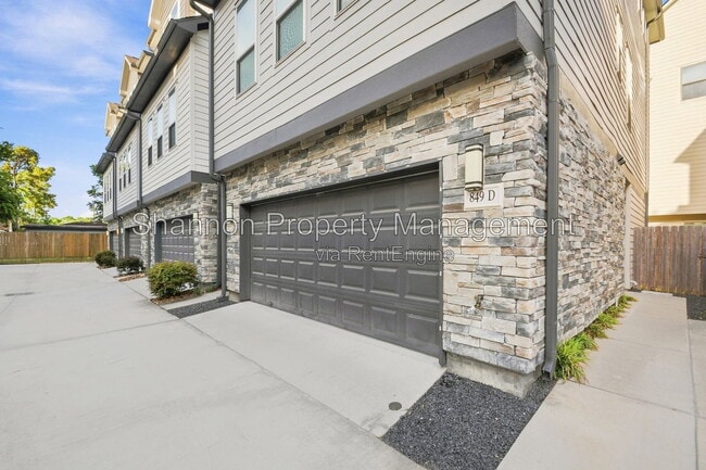 Photo - 849 Fisher St