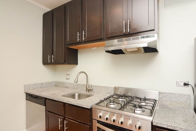 Photo - 4725 N Hermitage Ave Unit 304