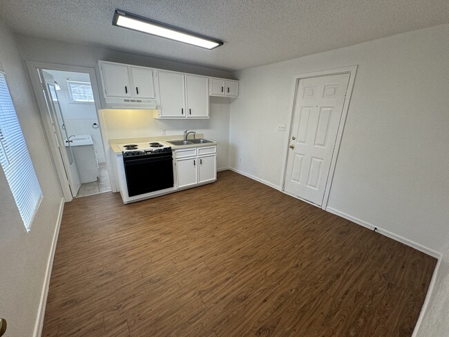 Photo - 2423 26th St Unidad Rear