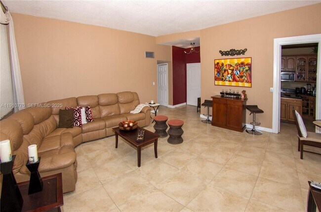 Photo - 1301 NE Miami Gardens Dr Unidad 1726W
