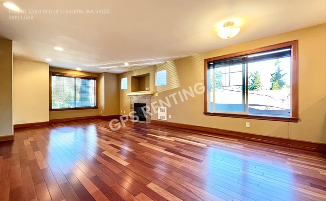Photo - 1029 NE 123rd St