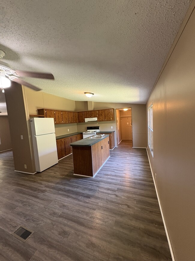 Photo - 152 Meadow Ln