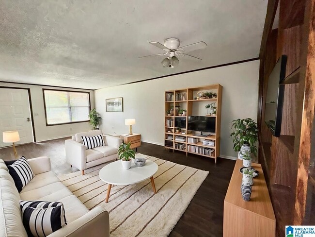 Building Photo - 1700 Greenbrier Dear Rd Unit 403, 106A