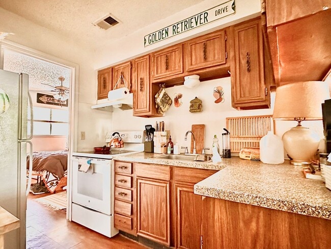 2801 Hemphill Park Unidad A102