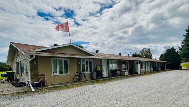 Building Photo - 534 Rue Principale Unit 7