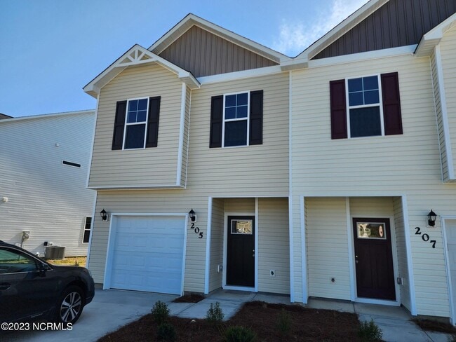 Photo - 205 Shallowbag Bay Ln