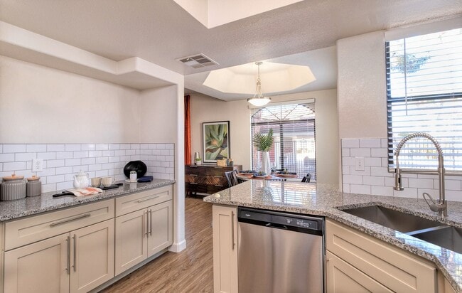 Building Photo - Cortland Chandler Crossing Rental
