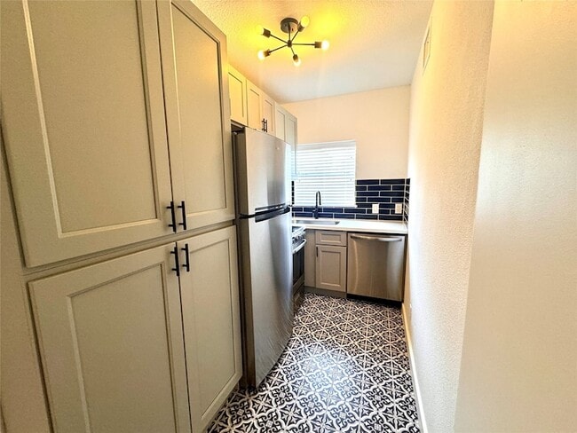 Photo - 415 Fairview St Unit 4