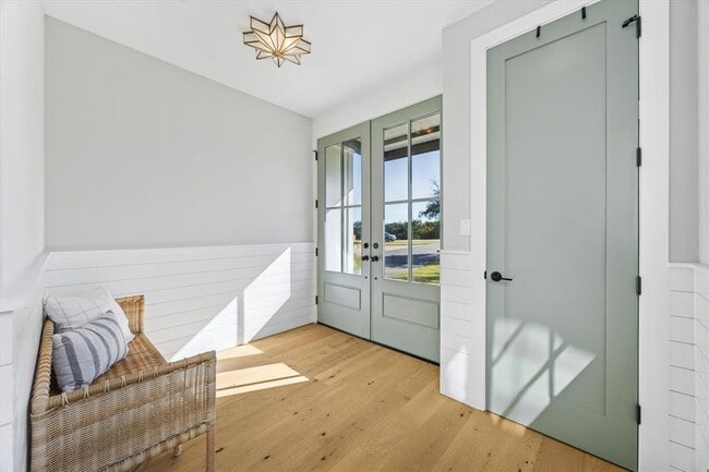 Photo - 5000 Creek Meadow