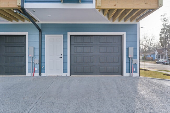 Building Photo - 1619 S Highland Park Ave