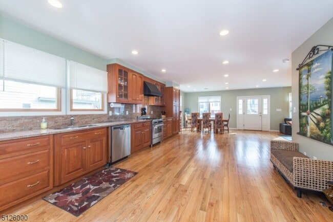 Photo - 21 Phoenix Ave