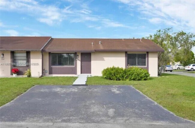 Photo - 4800 SW 136th Pl