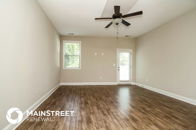 Photo - 1237 Catawba Way