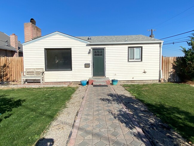 Building Photo - Ephrata 2 bedroom 1 bath home with garage