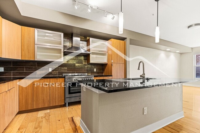 Photo - Gorgeous Condo with Mountain Views and Washer/Dryer Unidad 602