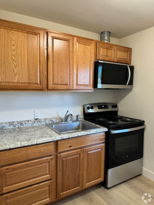Building Photo - 6924 N Amherst St Unit 6924-01 Rental