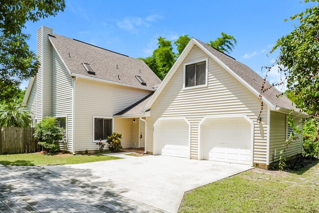 3395 Felda St