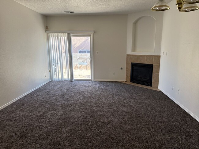 Photo - Beautiful 3 Bedroom, 2 Bath Within Walking...