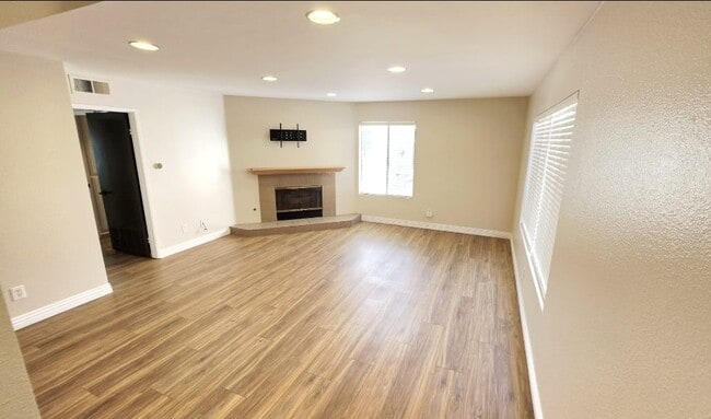 12600 Euclid St Unidad Villa Grande