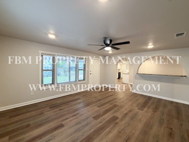 Photo - 303 E Thompson St