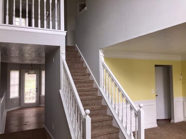 Photo - 121 Meadow Creek Ct