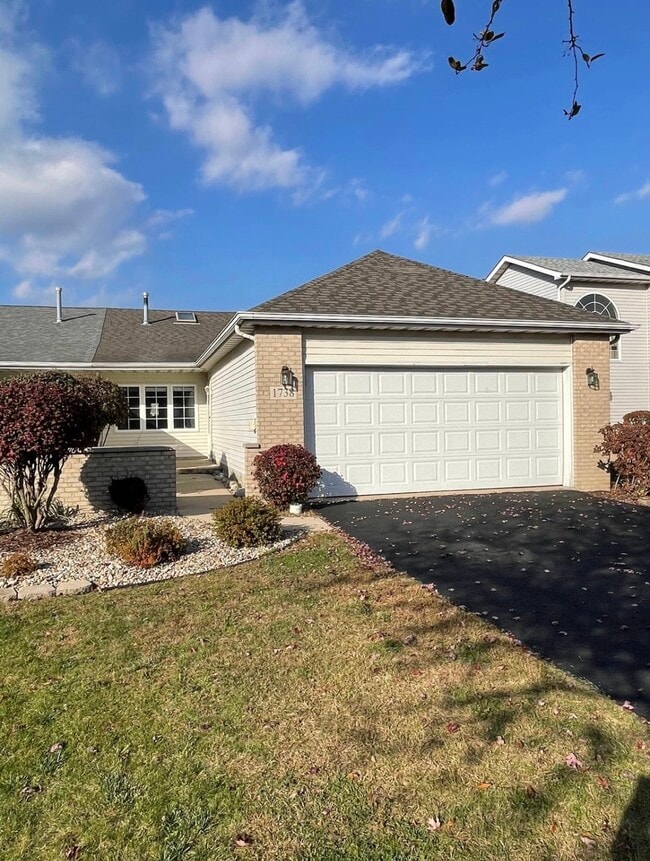 Building Photo - 1738 Beech Dr Rental