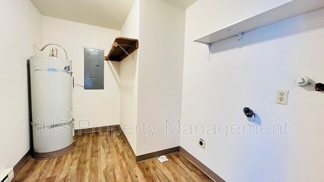 Photo - 409 Benham St Unidad I