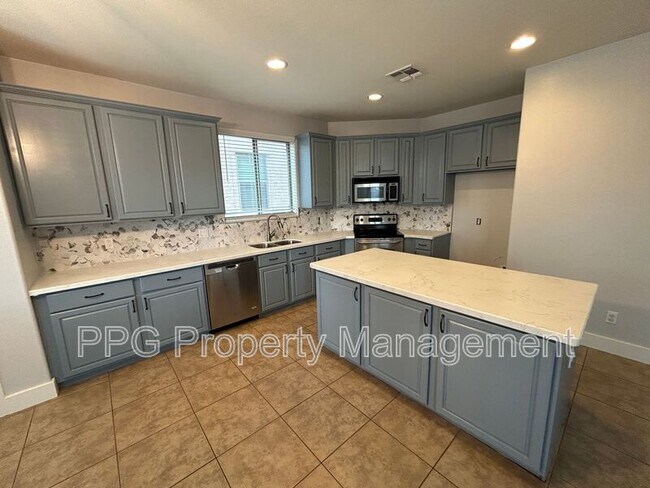 Photo - 15439 W Poinsettia Dr