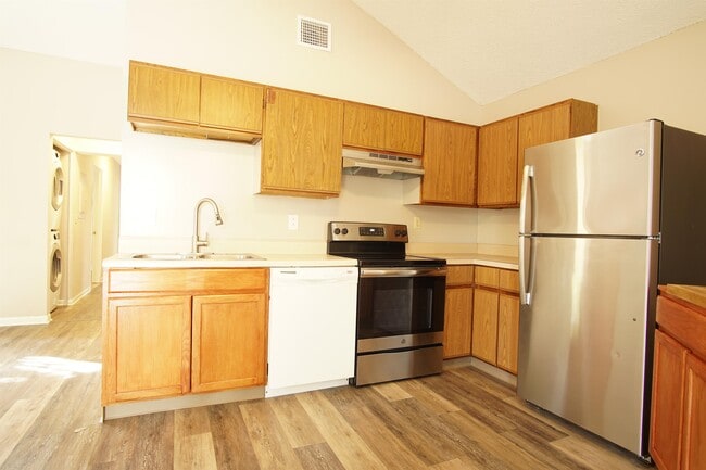 Photo - 1912 Hubbard St