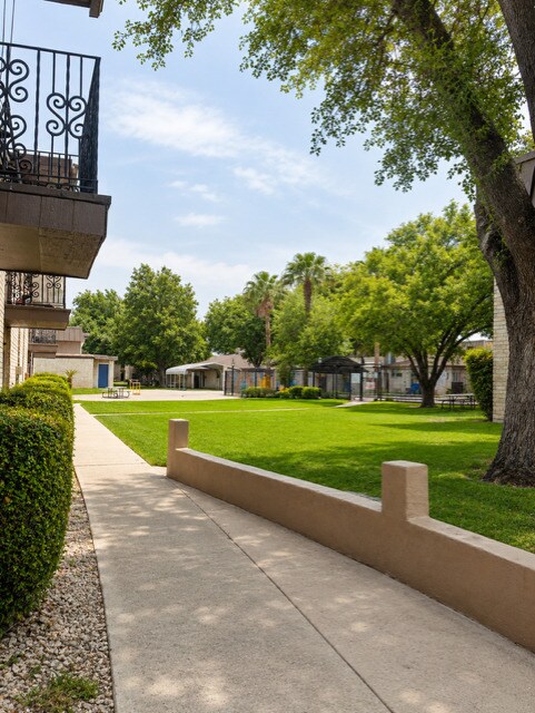 Photo - Camino Del Rey Apartments