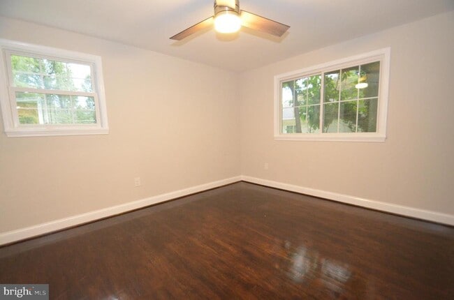 Photo - 5200 Kings Park Dr