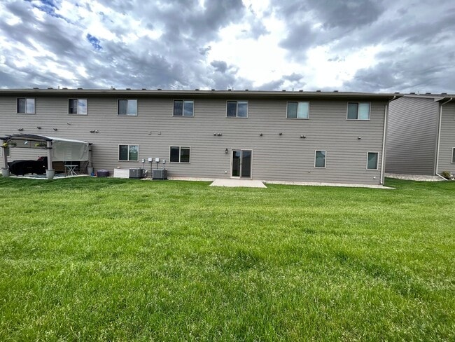 Photo - 3 Bed/2.5 Bath Townhome For Rent!