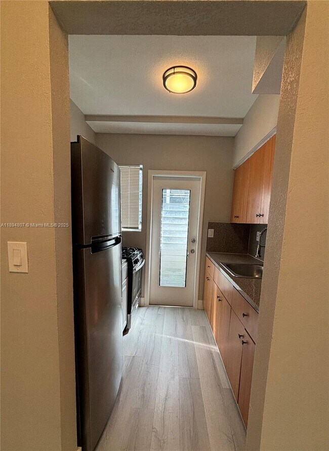 Photo - 934 Meridian Ave Unit 2