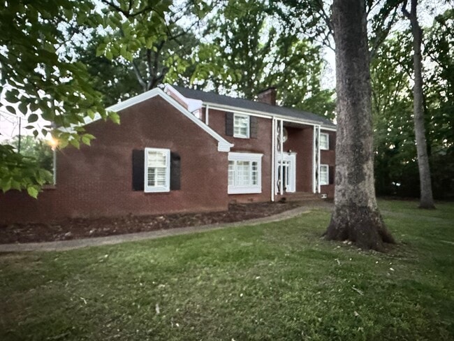 Photo - 906 Crescent Cir