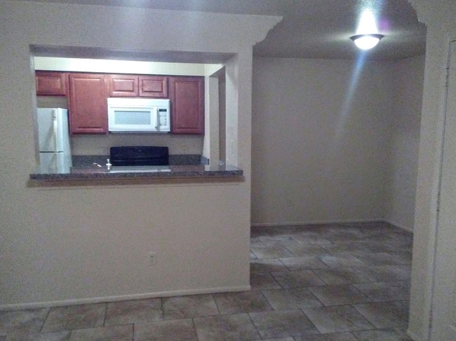 Photo - 2925 Winkler Ave